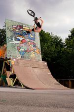 Pete Sawyer mit einem Downside Footplant in Bremen; Foto: Ben McPherson