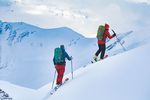 Die Deuter Rise Serie besitzt eine optimale Rückenbelüftung, sodass der Skirucksack auch bei längeren Aufstiegen performt. credit: Stefan Neuhauser