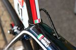 Nibali ist amtierender italienischer Meister. Die schöne italienische Flagge markiert seine Sattelhöhe. 