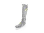 Die "Painkiller Knee High"-Socken von Footprint schützen dank eingenähter Polster deine Schienbeine und Knöchel