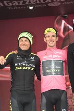 Wieder ein Sieg im Doppelpack für Mitchelton-Scott: Esteban Chaves kam hinter Thibaut Pinot (FDJ) als dritter ins Ziel der 9. Etappe. (Foto: Sirotti)