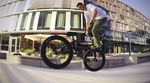 So fresh and so clean: Miguel Smajlji hat sich ein neues Rad mit einem Motoross-Rahmen von Sunday Bikes und Anbauteilen von Odyssey zusammengeschraubt.