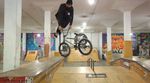 In "Grind On" zerlegt Hristo Iliev im Auftrag seines Schuhsponsors Skilldash den FiveHigh Indoorpark aka die einzige Skatehalle in ganz Bulgarien.