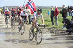 Paris-Roubaix 2016: Peter Sagan vor Fabian Cancellara. Foto: Sirotti